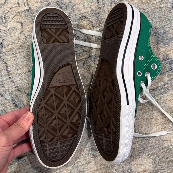 Brand new green converse - Picture 3 of 5